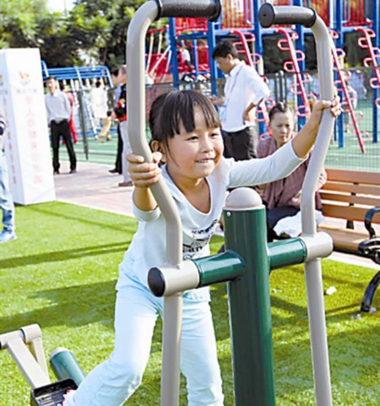 中国の公園に備え付けの健康遊具(器具?)について